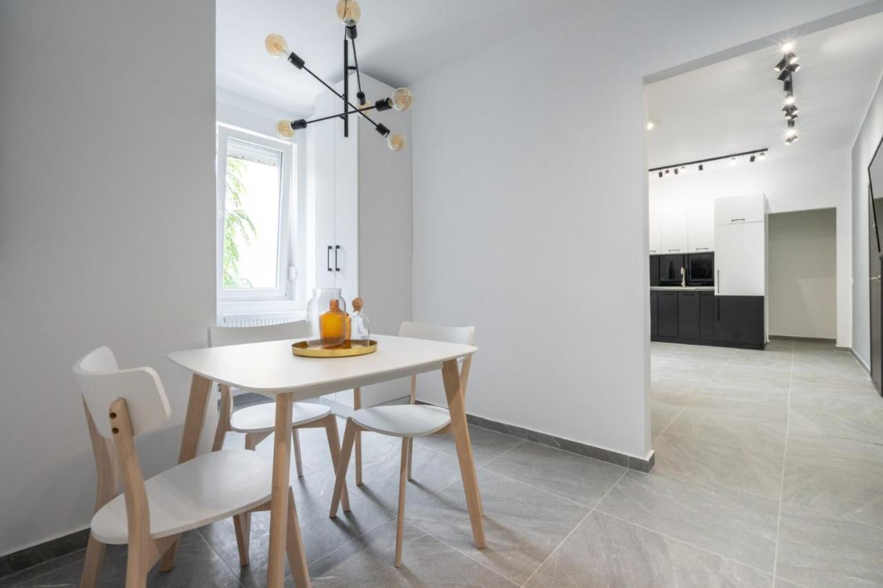 בוקרשט Relax Apartament In Piata Universitatii מראה חיצוני תמונה